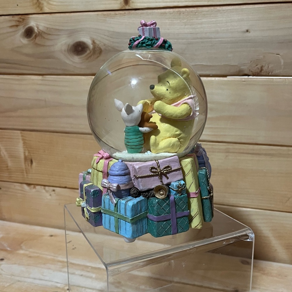 Vintage Disney Winnie the Pooh / Piglet Christmas Snowglobe - Picture 3 of 11